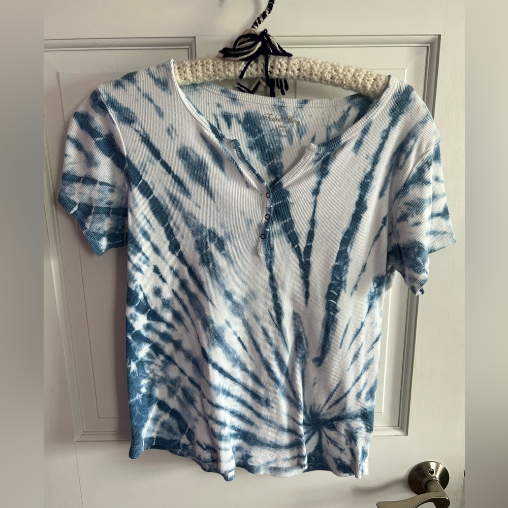 Blue and White Tie-Dye Henley Top size large
